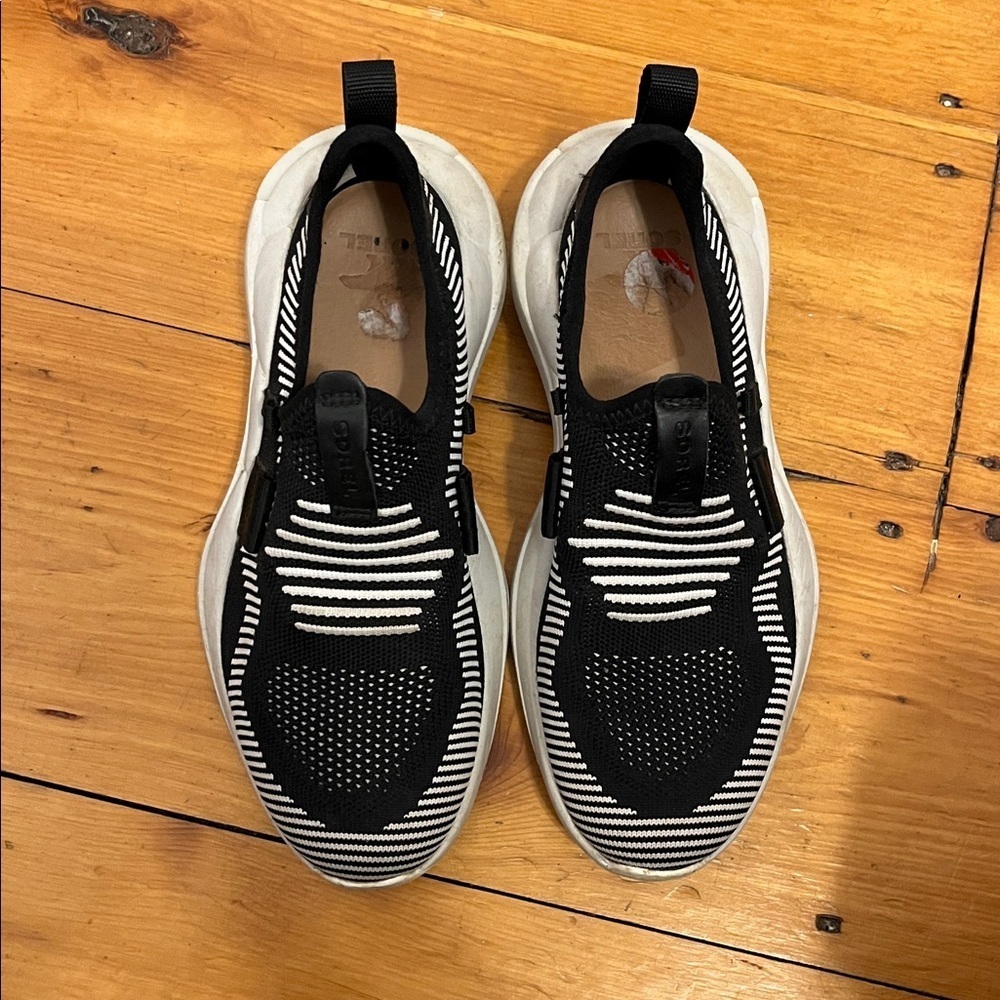 SOREL Explorer Defy Low Shoes Knit Sneakers Women’s 6 Black White Slip On READ - Picture 6 of 8